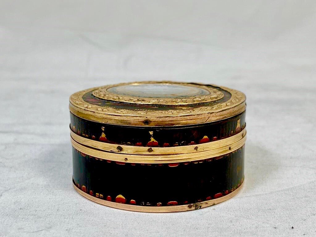 Louis XVI Snuff  Box In Tortoise ,lacquer  And Gold, Circa 1780-photo-2