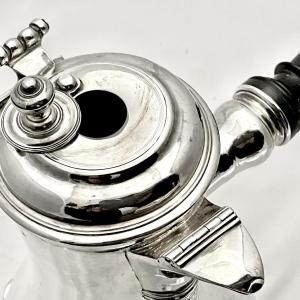 Amiens 1755 , chocolatière, argent massif , Jean Guidé (1717-1780), verseuse tripode cafetière