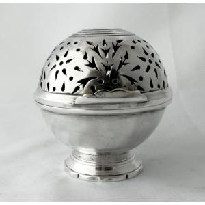 France 1740-1770, métal plaqué d’argent , boule à éponge, réargentée au XXième siècle