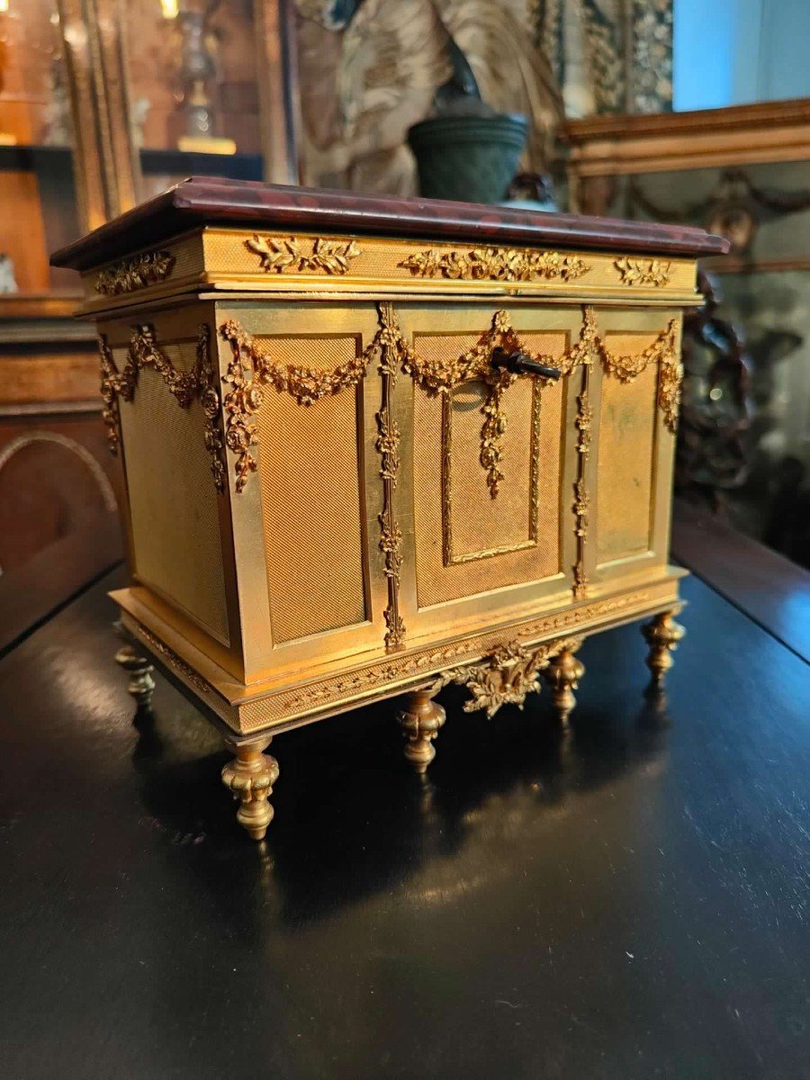 Belle Boîte à Bijoux En Bronze Doré Et Marbre 