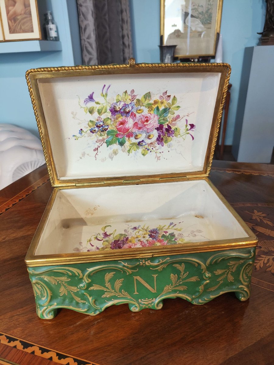 Grande Boîte En Porcelaine De Sèvres-photo-1