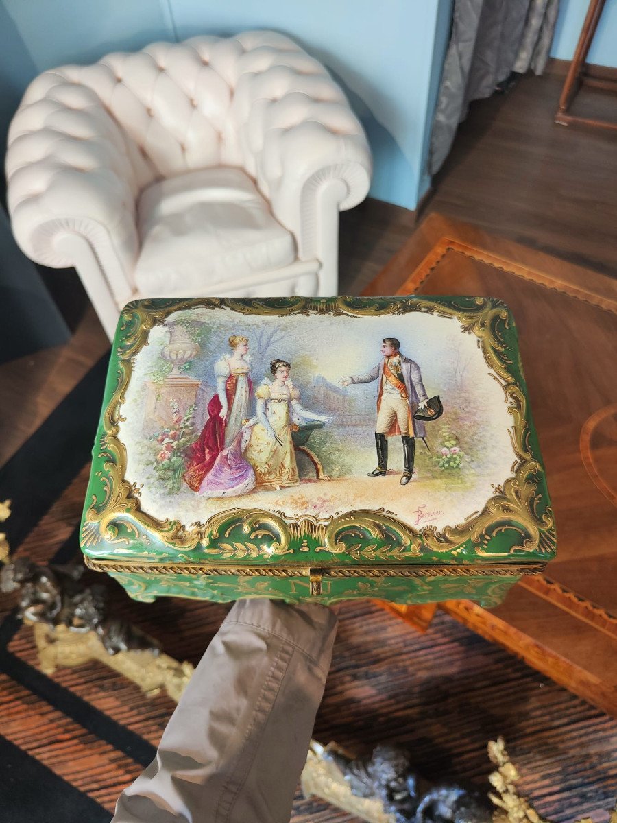 Grande Boîte En Porcelaine De Sèvres