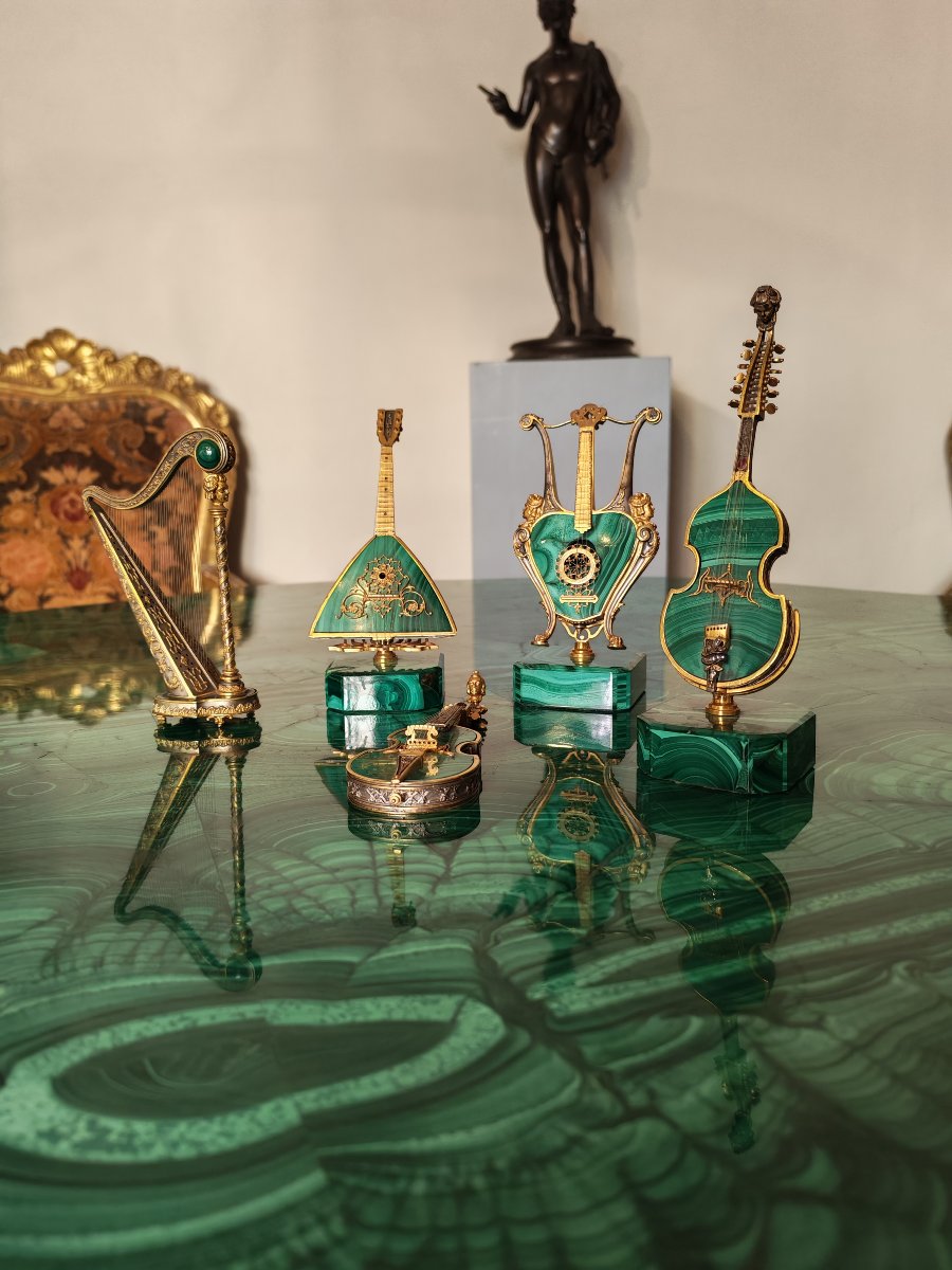 Ensemble de magnifiques instruments de musique en malachite et argent