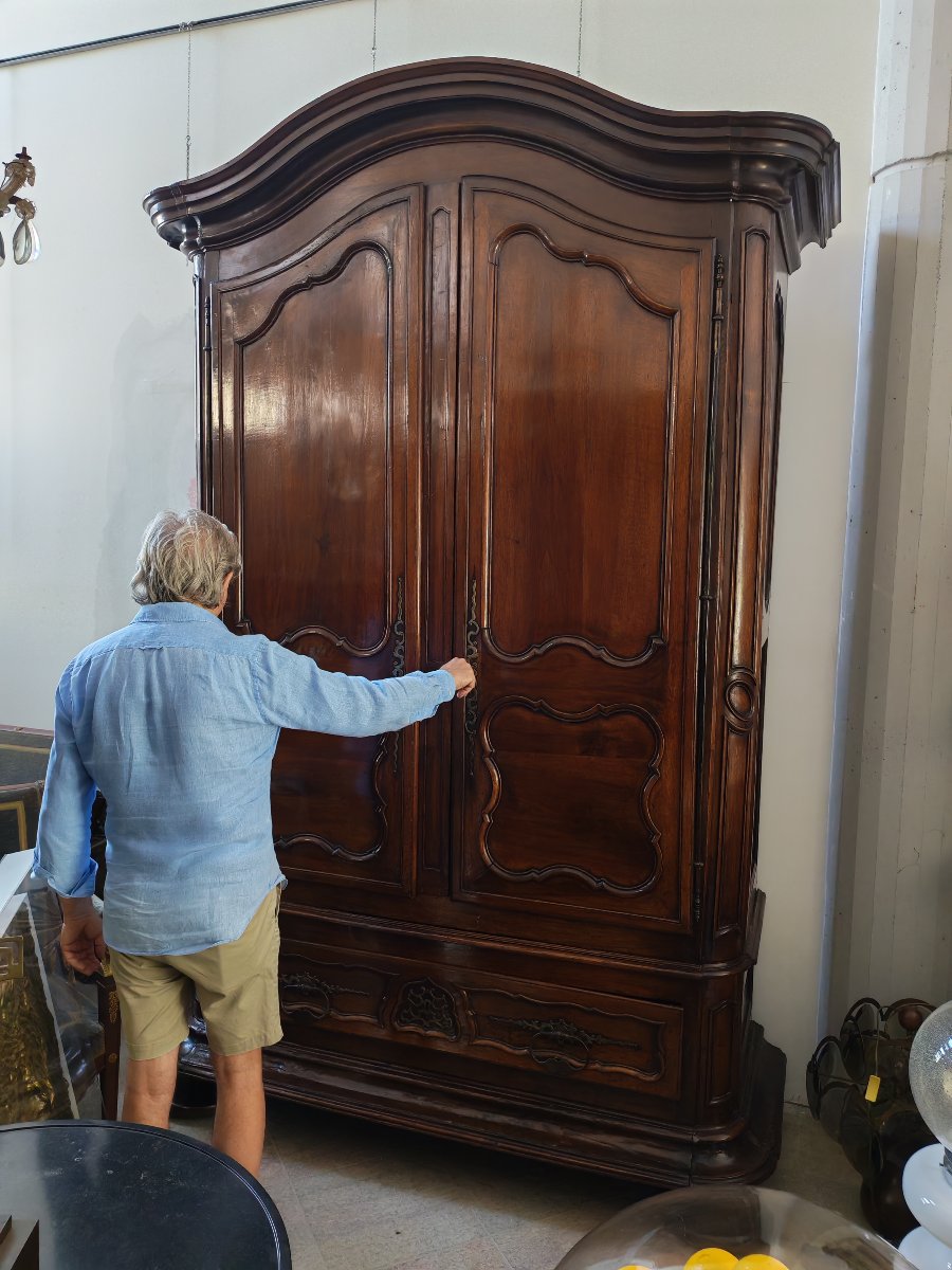 Majestueuse armoire française en noyer massif datant du XVIIIe siècle-photo-2