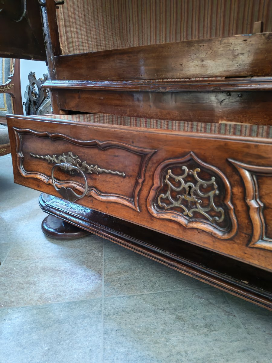 Majestueuse armoire française en noyer massif datant du XVIIIe siècle-photo-2
