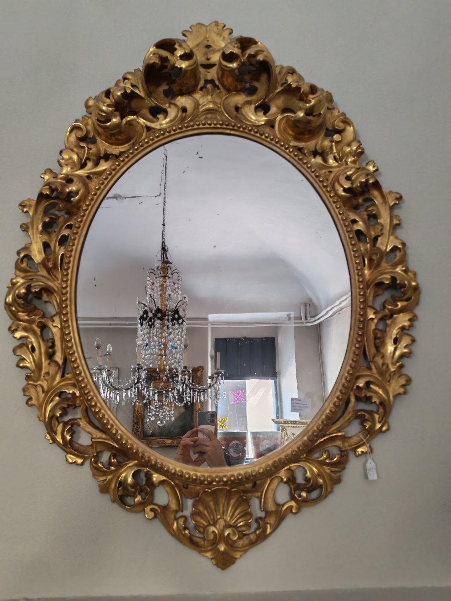 Grand miroir du XIXe siècle à décor de cartouches, avec dorure d'origine en parfait état