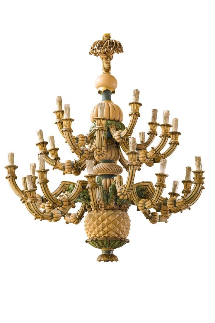 Grand Lustre Particulier En Bois Sculpté Et Laqué 