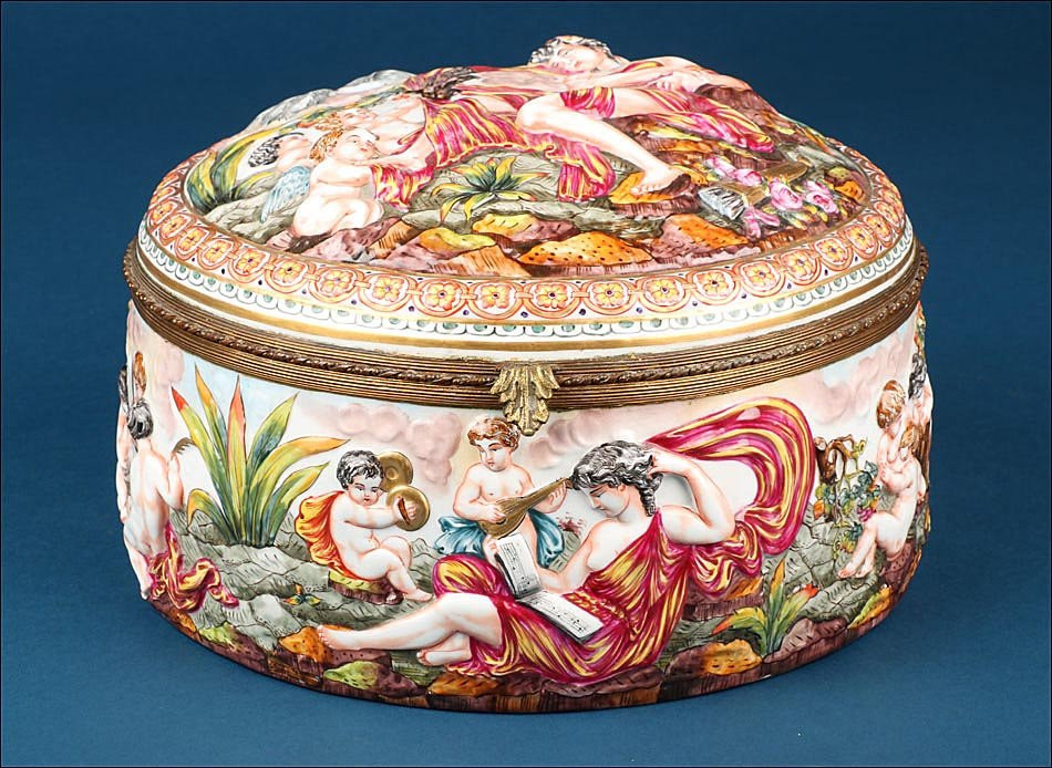 Antique Capodimonte Porcelain Casket “la Bacchante Endormie”, Italy C. 1800-photo-1