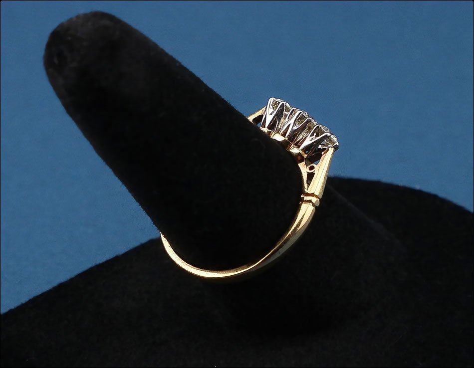 Bague trilogie vintage en or 18K avec trois diamants naturels centraux-photo-1