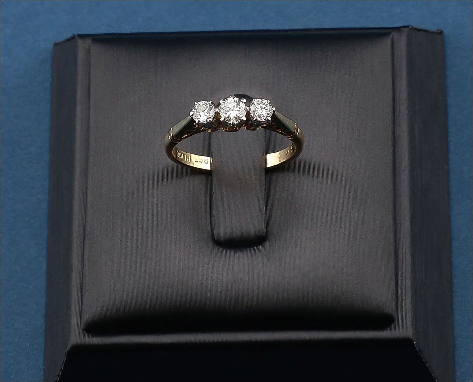 Bague trilogie vintage en or 18K avec trois diamants naturels centraux-photo-4