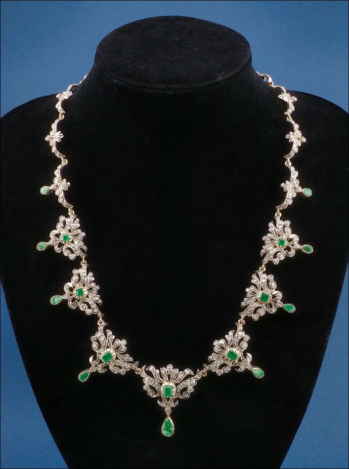 Collier vintage en or 18K avec 9 émeraudes et 250 diamants, vers 1950