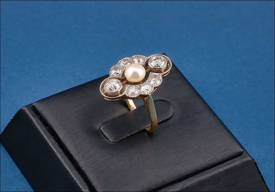 Vintage 18k Gold Set Of Ring And Earrings With 36 Diamonds And 3 Natural Pearls-photo-2