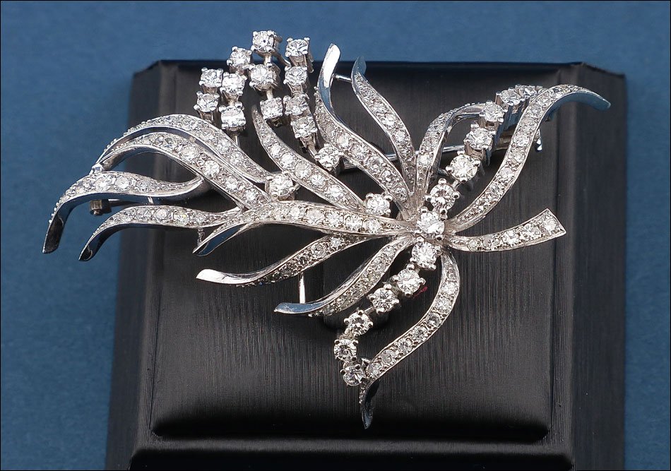 Vintage Brooch, Circa 1970, In 18k White Gold With 119 Genuine Diamonds-photo-3