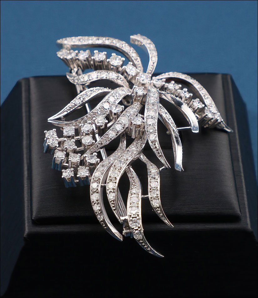 Vintage Brooch, Circa 1970, In 18k White Gold With 119 Genuine Diamonds-photo-1