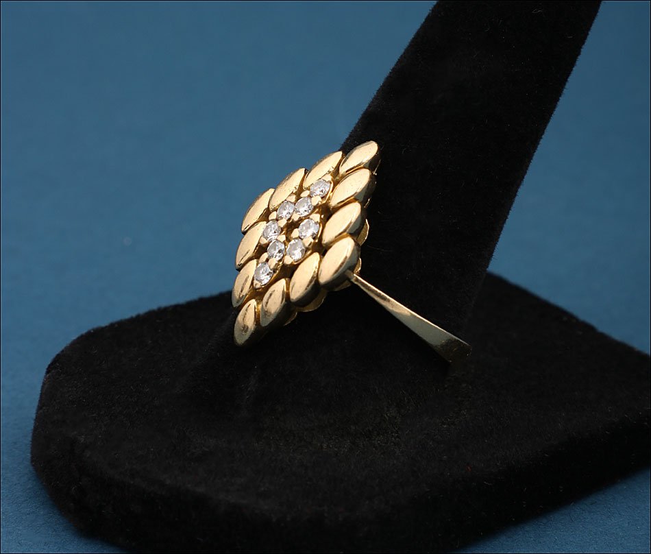 Vintage Matching Ring And Earrings, 18k Gold Set With Natural Diamonds-photo-4