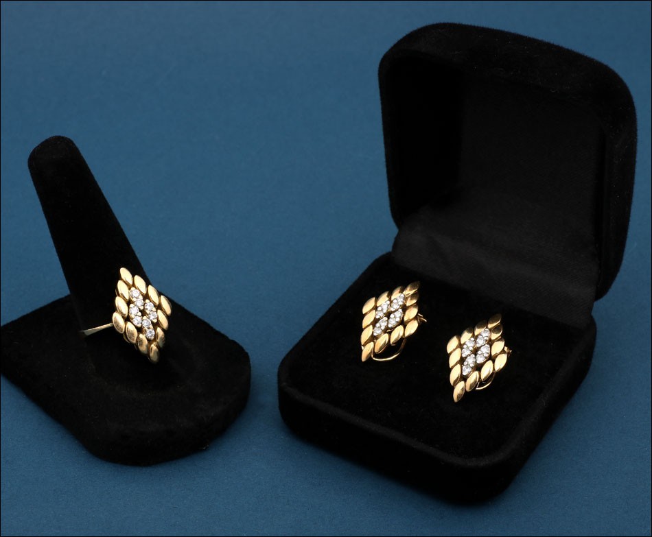Vintage Matching Ring And Earrings, 18k Gold Set With Natural Diamonds