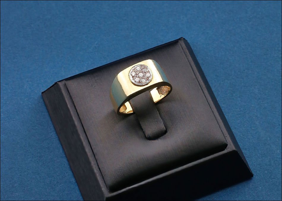Bague vintage en or 18K sertie de 7 diamants naturels en forme florale-photo-3
