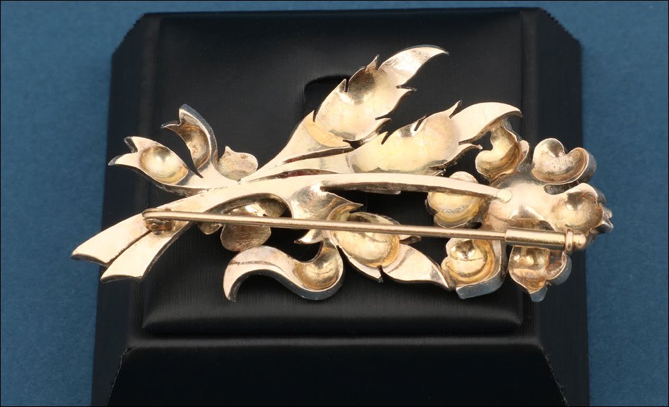 Spanish 18k Gold Brooch With Natural Emerald And 49 Diamonds, Circa 1950-photo-2