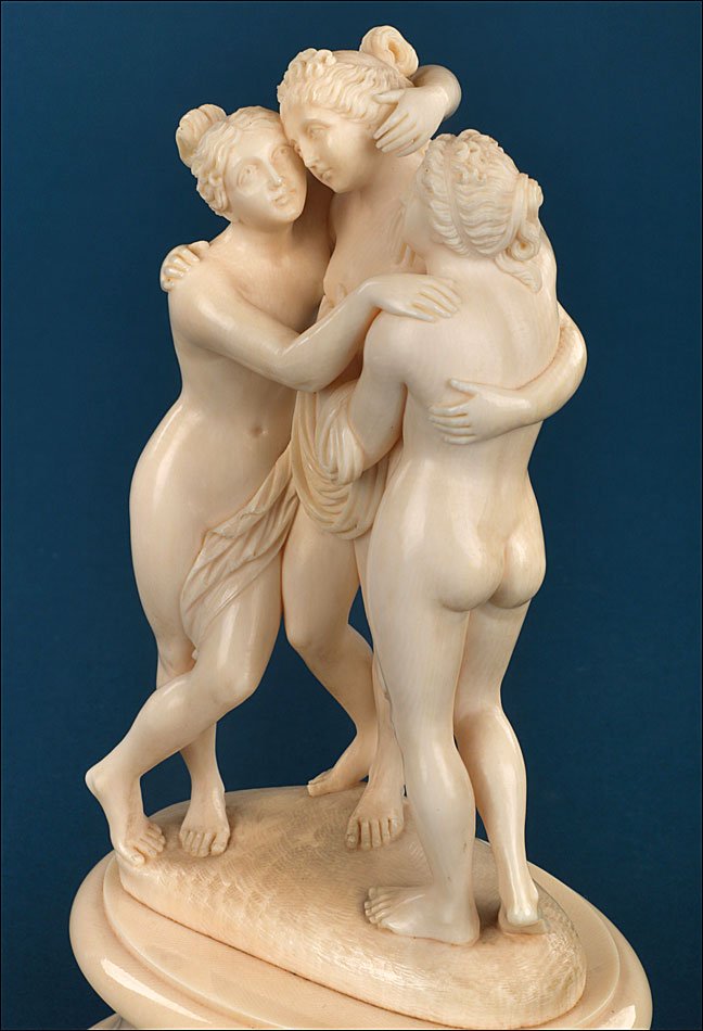 Ancienne sculpture française en ivoire des Trois Grâces. France, 1850–1890-photo-1