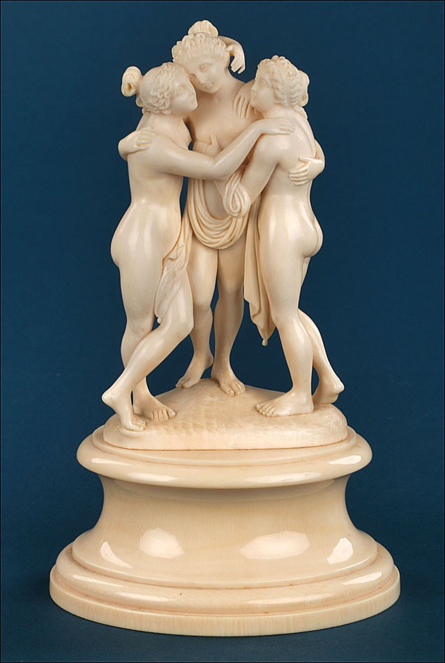 Ancienne sculpture française en ivoire des Trois Grâces. France, 1850–1890