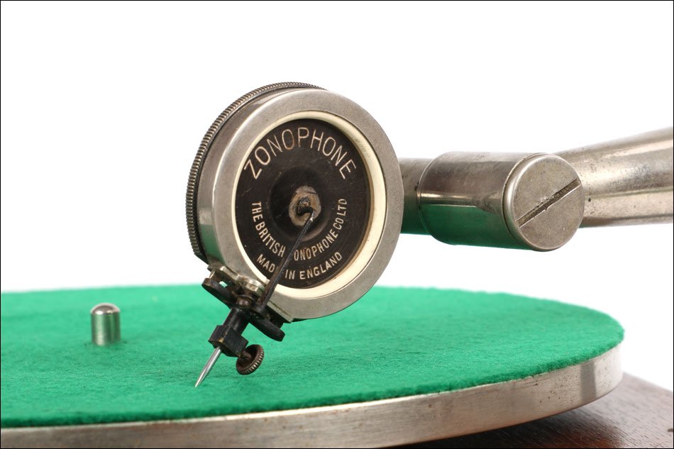 Antique Zonophone Mod. 3 (hvo) Gramophone, England. 1919 - 1921-photo-2