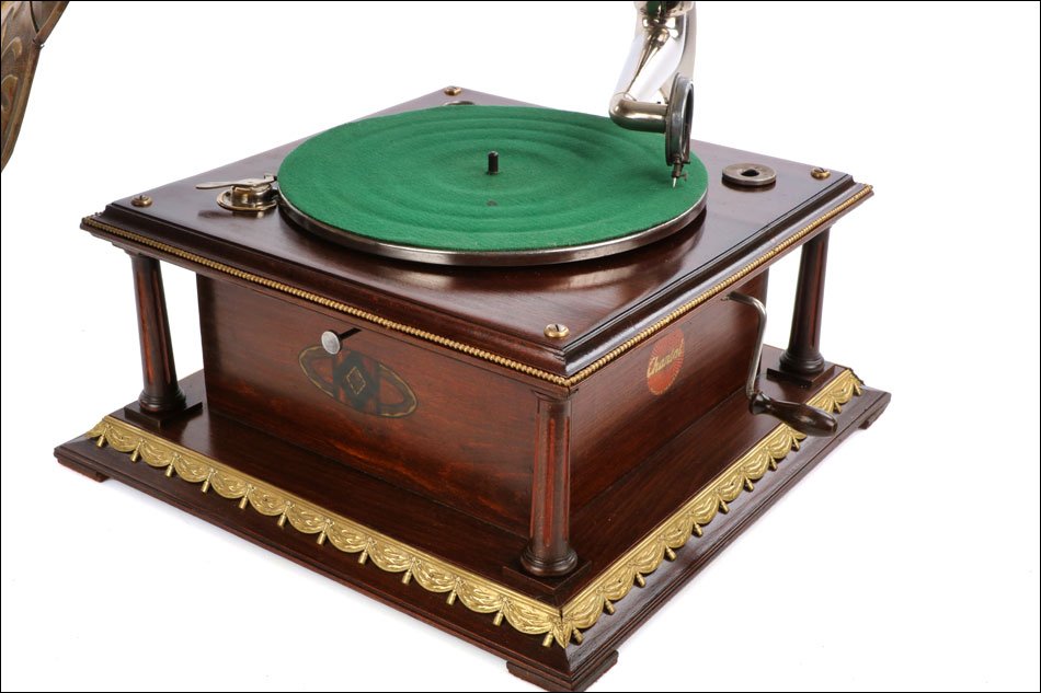 Antique Chantal Gramophone-phonograph With Brass Horn. Belgium Circa 1920-photo-3