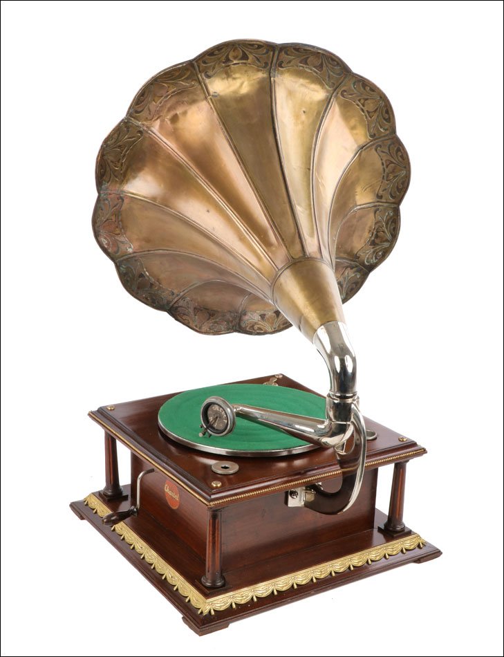 Antique Chantal Gramophone-phonograph With Brass Horn. Belgium Circa 1920-photo-2