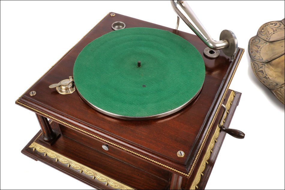 Antique Chantal Gramophone-phonograph With Brass Horn. Belgium Circa 1920-photo-6
