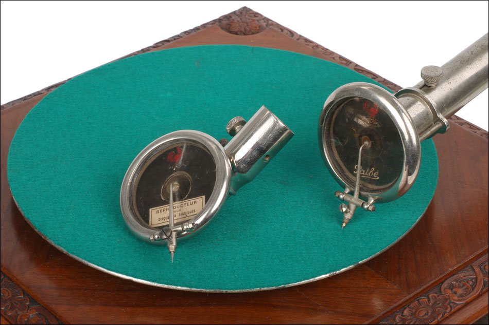 Antique Pathéphone No.12 Gramophone – Phonograph. Aluminum Horn. France C. 1915-photo-3