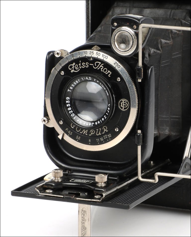Vintage Zeiss Ikon Cocarette 519/15 Special Camera. Dresden, Germany, Circa 1930-photo-2