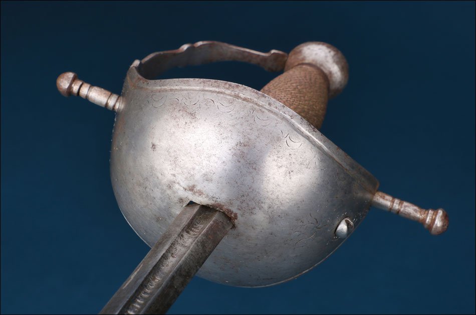 Espagne. Ancienne épée à demi coquille. Iohanis Hollich. XVIIe siècle-photo-1