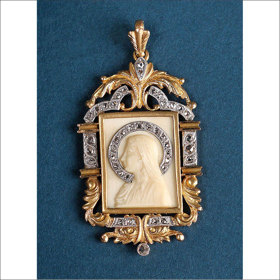 Antique Virgin Mary Pendant In 18k Gold And Diamonds. Spain, Mid 20th Century