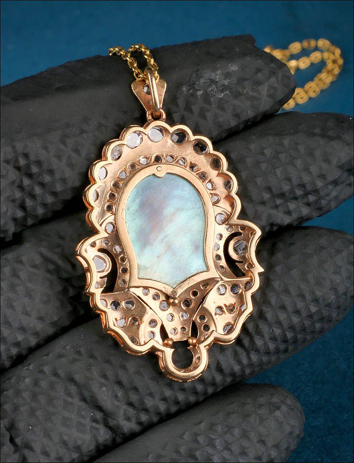 Ancien Pendentif Vierge des Désemparés en Or 18K avec Diamants et Nacre. Espagne, milieu XXe si-photo-4