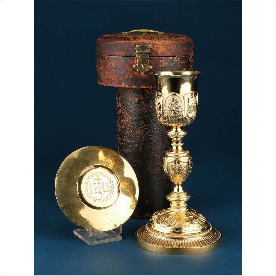 Ancien Calice Baroque en Argent Doré, Patène et Coffret. Paris, France, 1819-1838