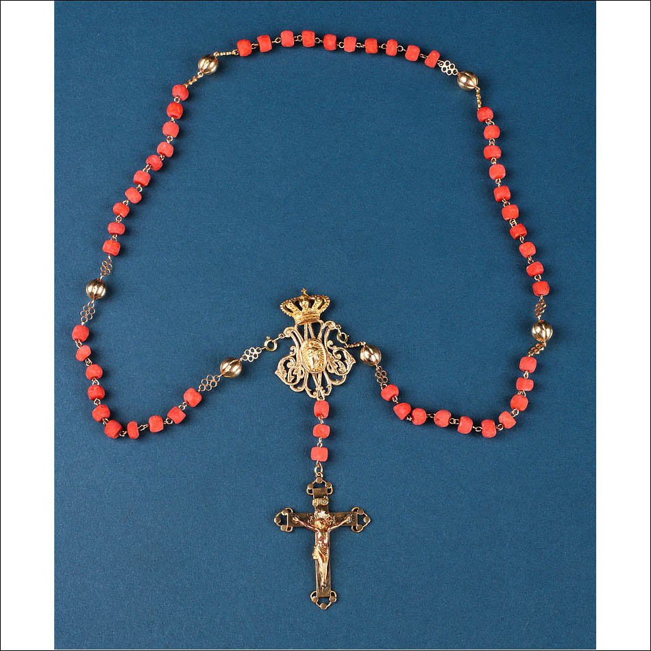Rosaire Ancien en Or 18K avec Perles de Corail Naturel. Espagne, c. 1900