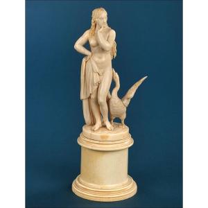 Ancienne sculpture de Leda et le Cygne en ivoire. Avec documentation. Europe XIXes.