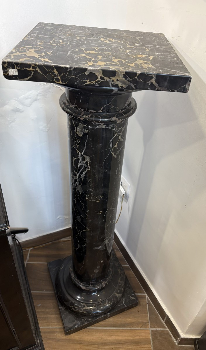 Colonne de marbre de Portoro