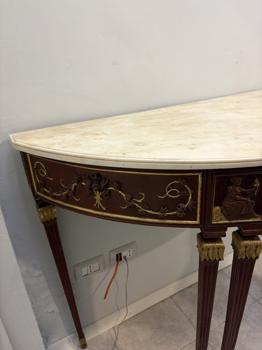 Console demi-lune à six pieds en bois laqué et doré-photo-1