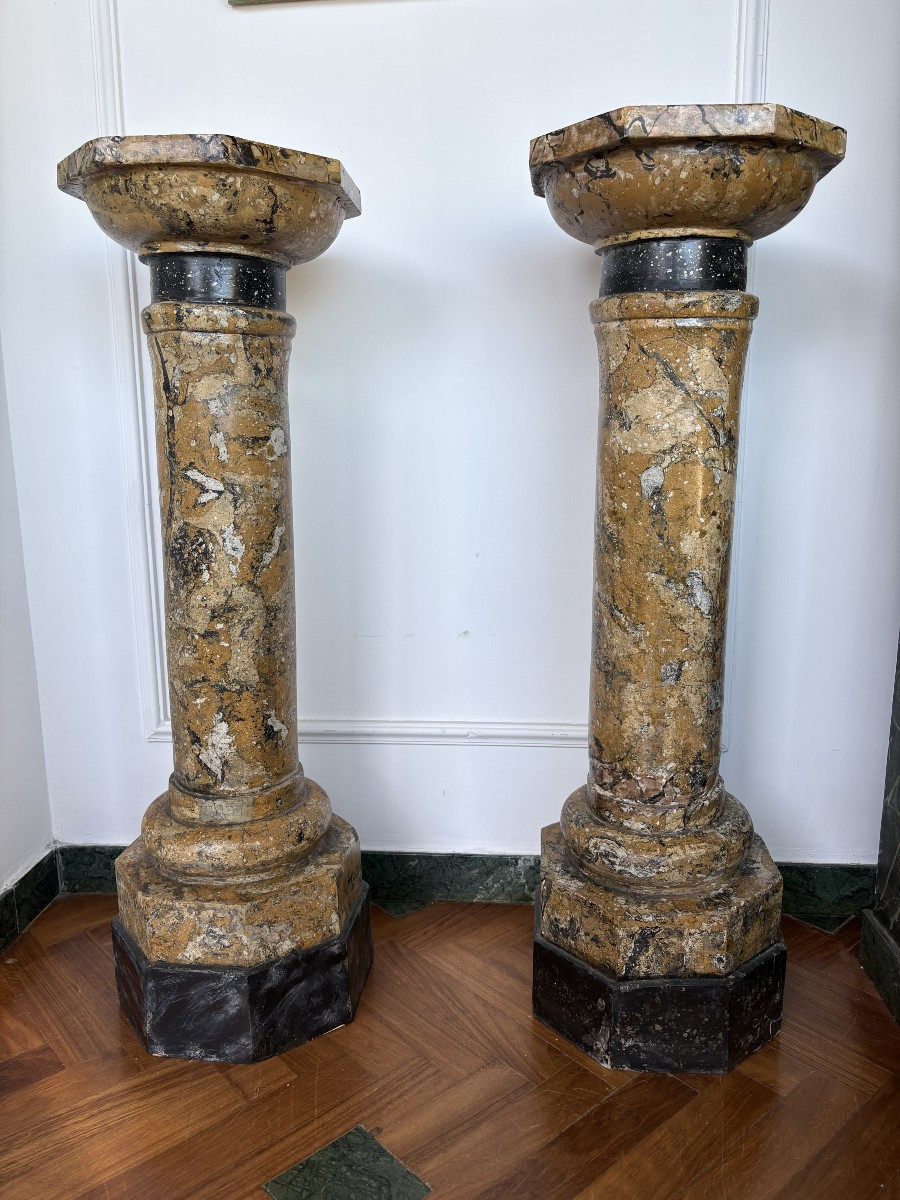 Paire de colonnes de scagliola
