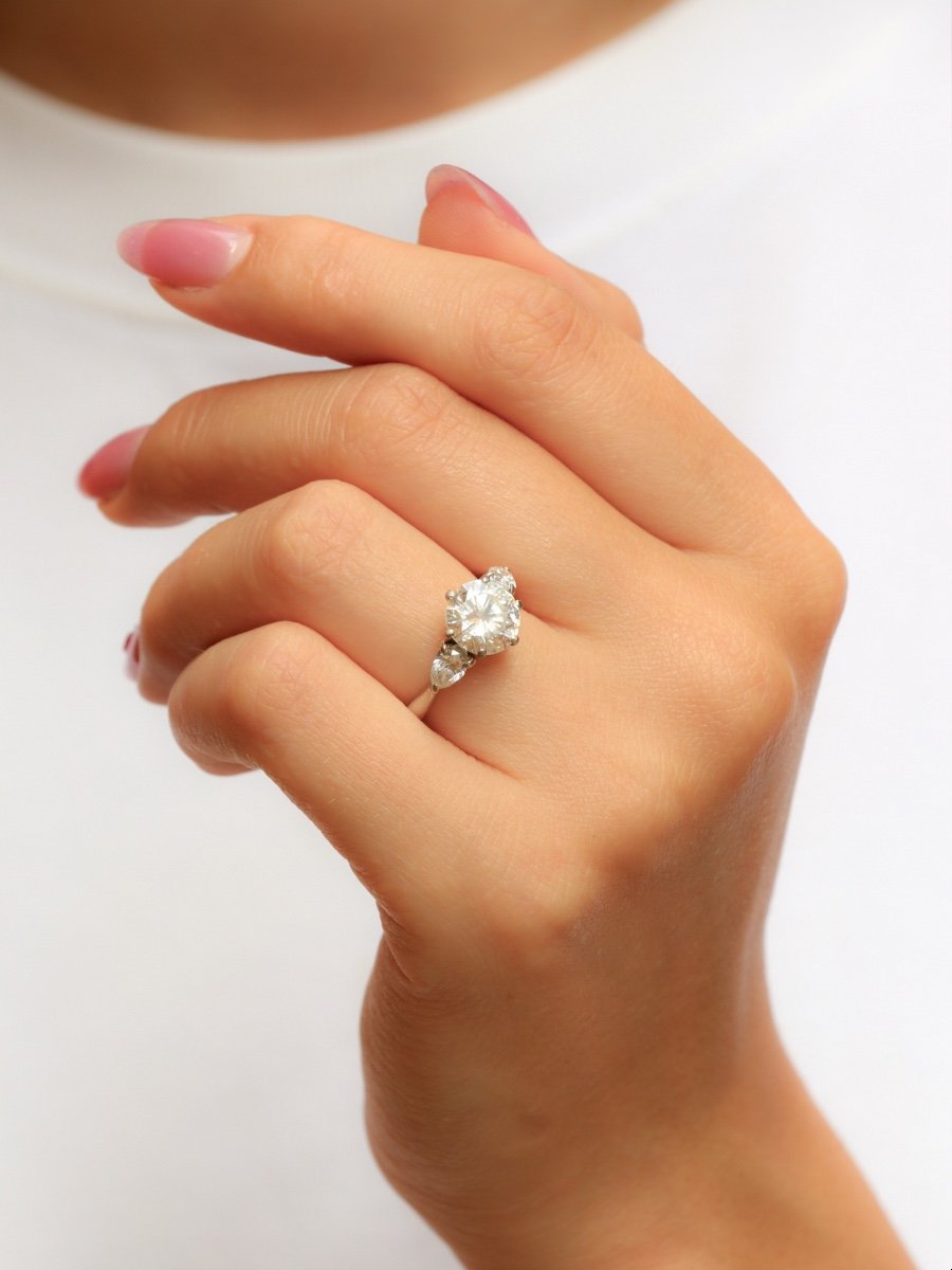 Bague Trilogie Or Blanc Diamant Rond 2.07 Ct Diamants Poires-photo-2