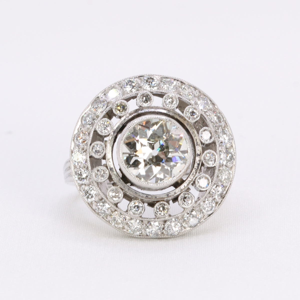Bague cible double entourage diamants taille ancienne 2 carats