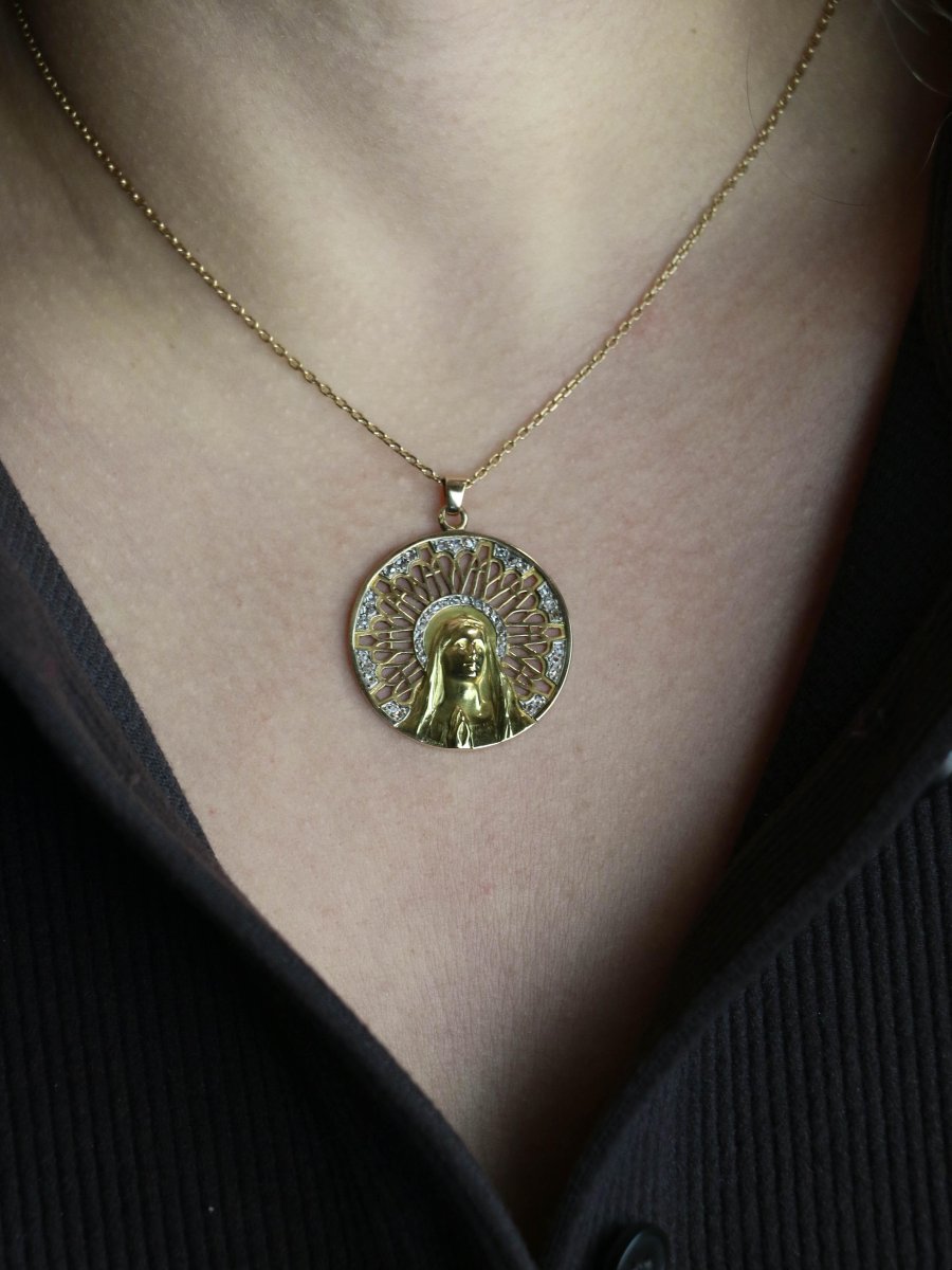 Vernon Art Nouveau Virgin Medal In Yellow Gold With Rose-cut Diamonds-photo-1