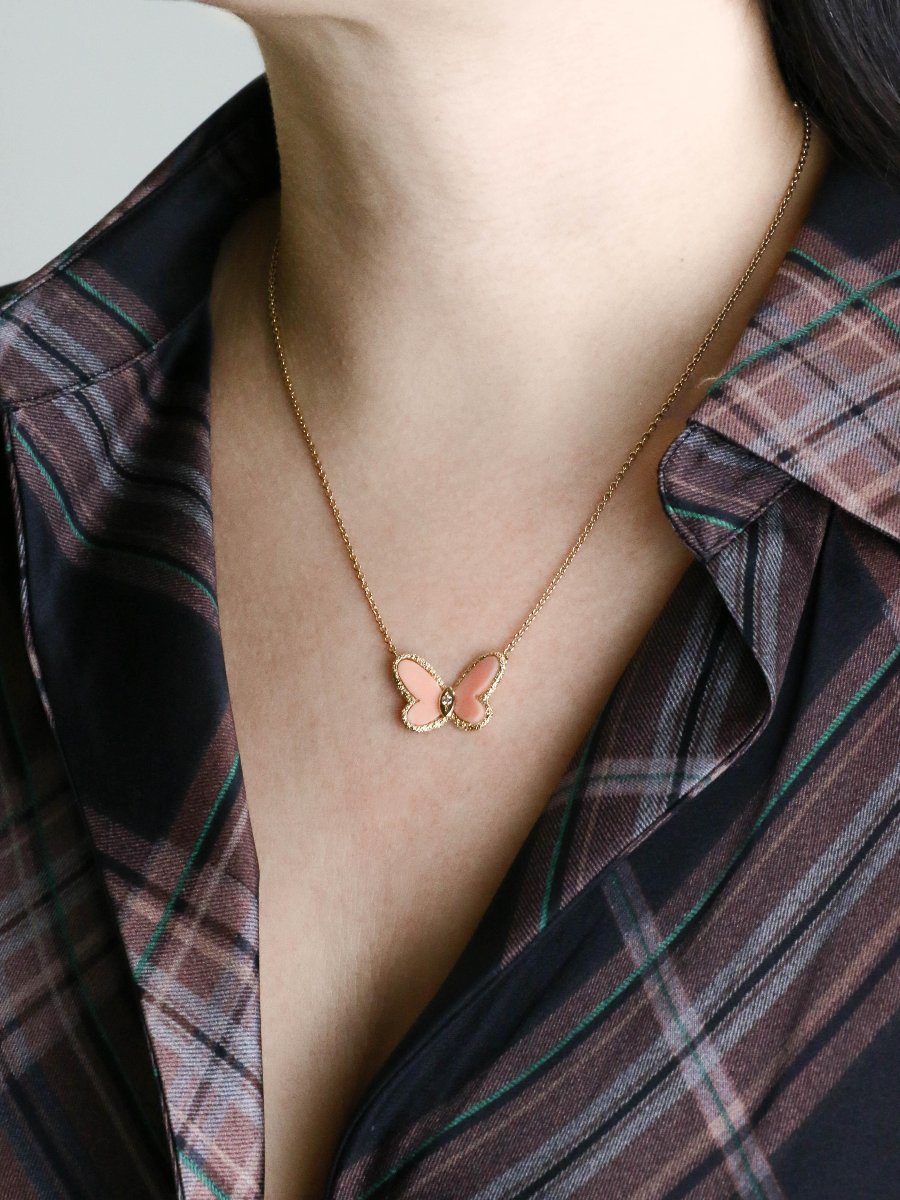 Van Cleef & Arpels Alhambra Butterfly Coral Necklace - 1976-photo-2