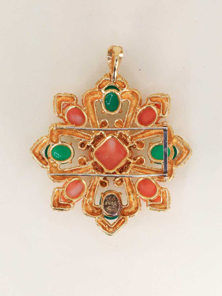Van Cleef & Arpels Delphos Pendant Brooch Yellow Gold Coral Chrysoprase-photo-4