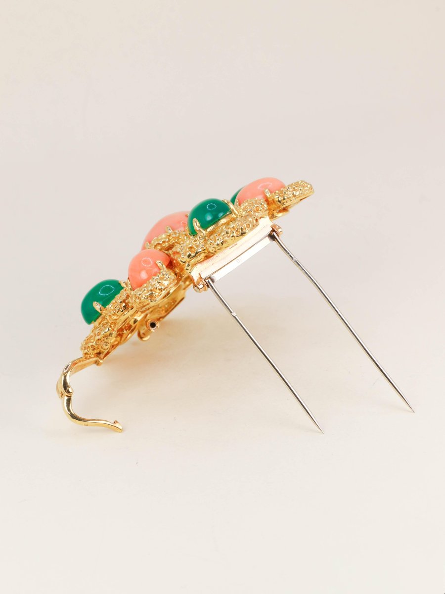 Van Cleef & Arpels Delphos Pendant Brooch Yellow Gold Coral Chrysoprase-photo-2