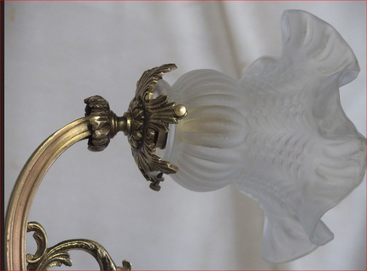 Lustre En Bronze Et Trois Tulipes En Verre .-photo-2