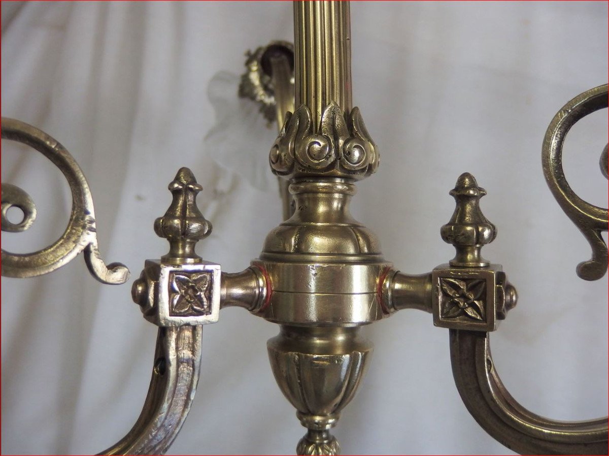 Lustre En Bronze Et Trois Tulipes En Verre .-photo-4