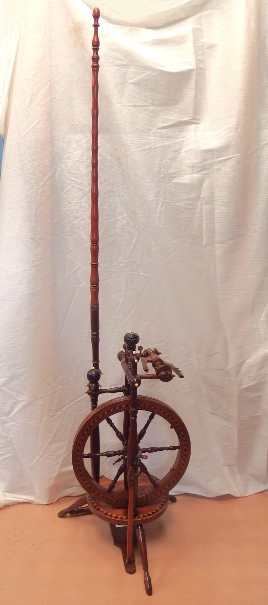 Cherry Wood And Marquetry Spinning Wheel.-photo-2
