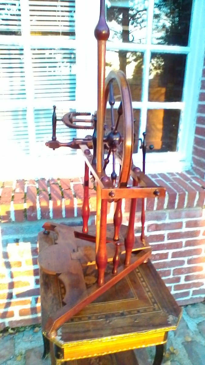 Mahogany Spinning Wheel-photo-3