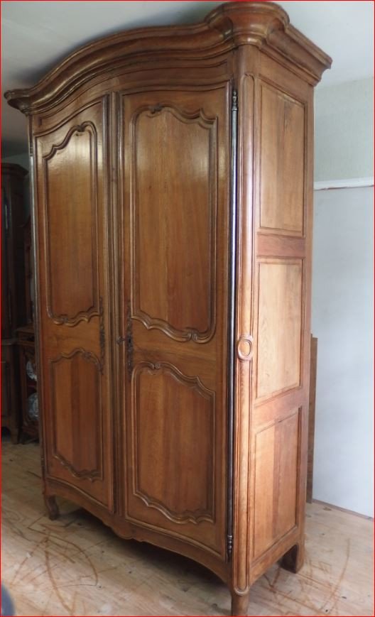 Armoire Galbée Louis XV